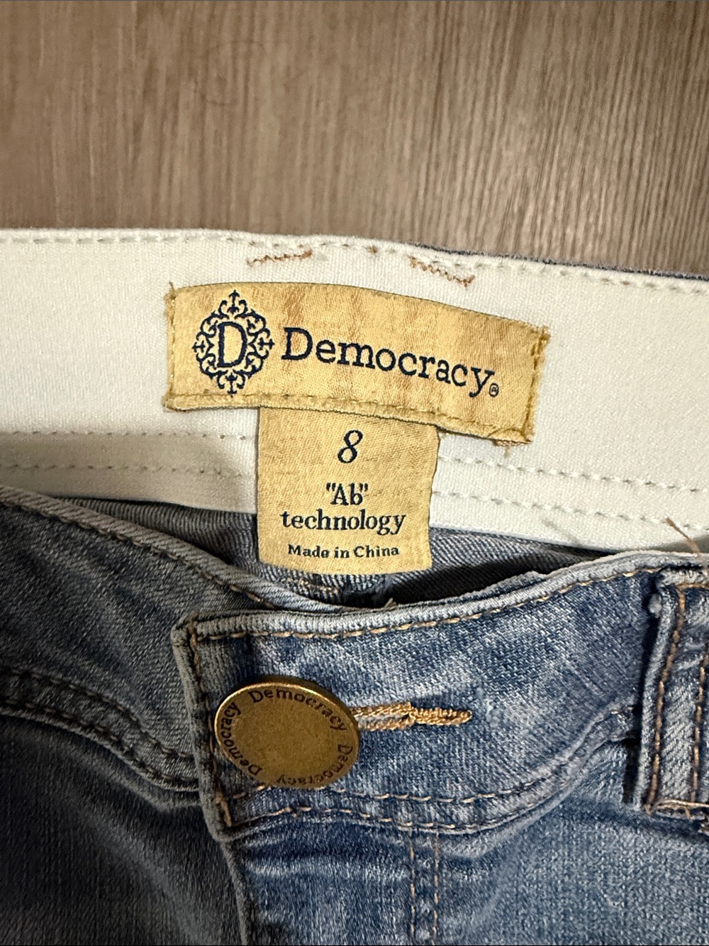 Democracy “Ab” Technology Light Wash Straight Leg Jeans Size 8 - Picture 5 of 12